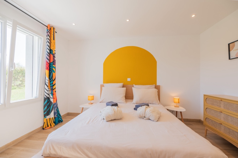 The yellow room — photo 1